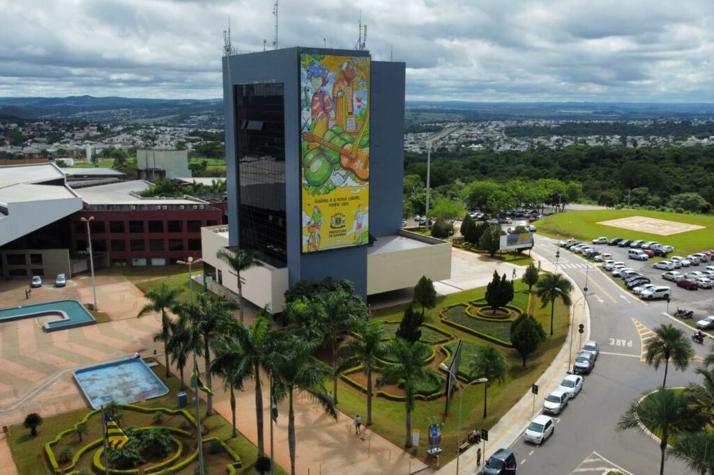Prefeitura de Goiânia exonera quase 2 mil servidores comissionados; saiba motivo