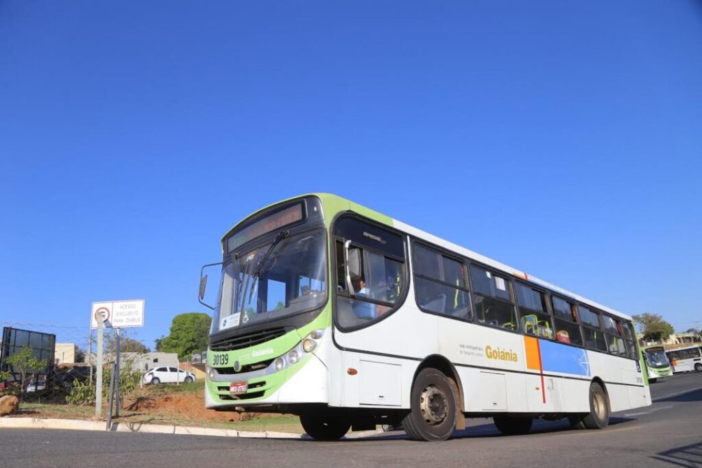 No segundo turno, mais de 30 ônibus extras integram esquema especial com gratuidade em Goiânia e outras 17 cidades