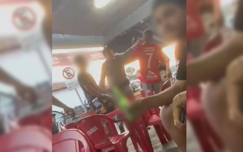 Fardado, PM é flagrado agredindo gerente comercial, em bar de Aruanã