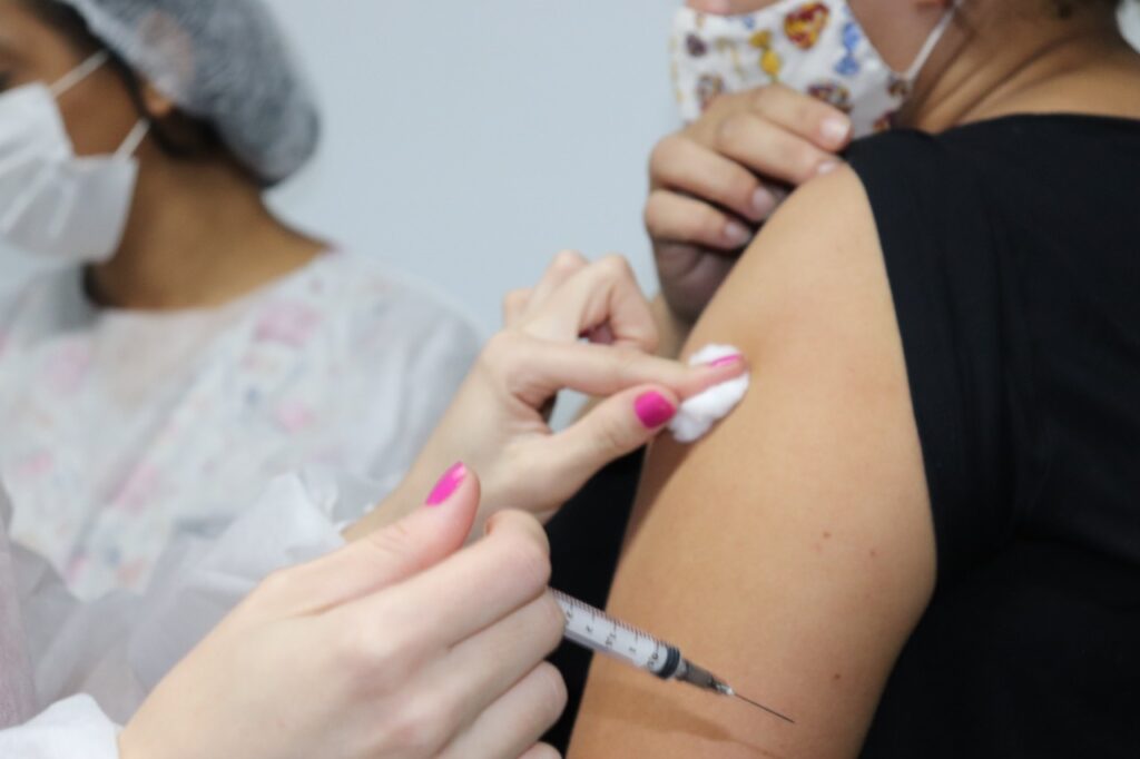 Goiânia disponibiliza vacinação e testagem neste final de semana; Veja onde