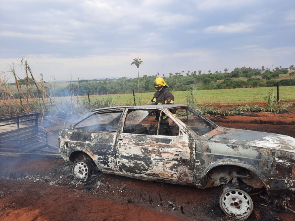 Idoso morre carbonizado durante incêndio em canavial na zona rural de Palmeiras de Goiás