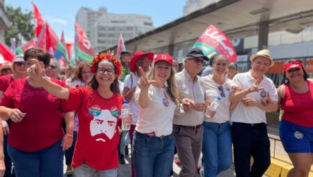 caminhada pró-Lula políticos