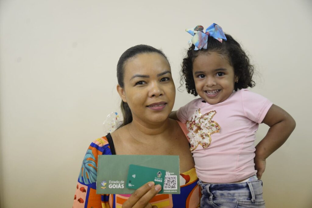Mães de Goiás: beneficiárias devem trocar a senha do cartão até novembro