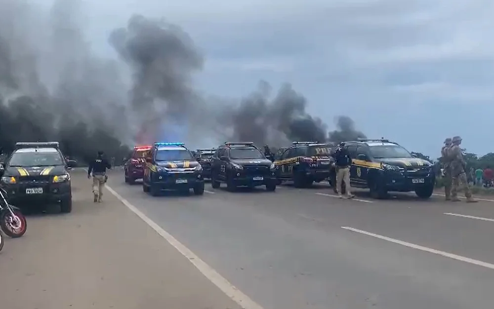 Inconformados, bolsonaristas já bloquearam 63 trechos de rodovias federais; saiba onde