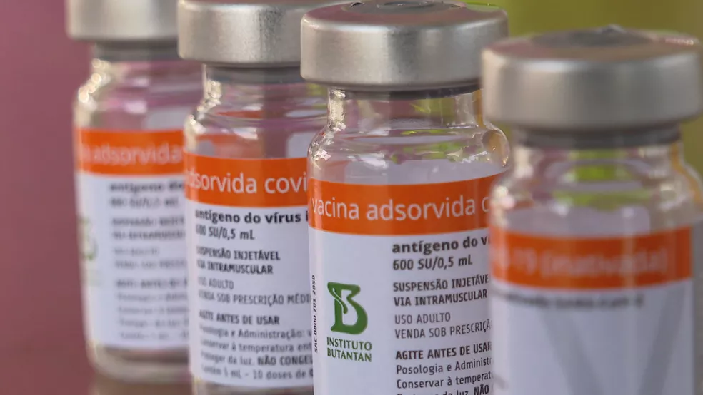 Saúde divulga vacinas CoronaVac vencidas em Goiás