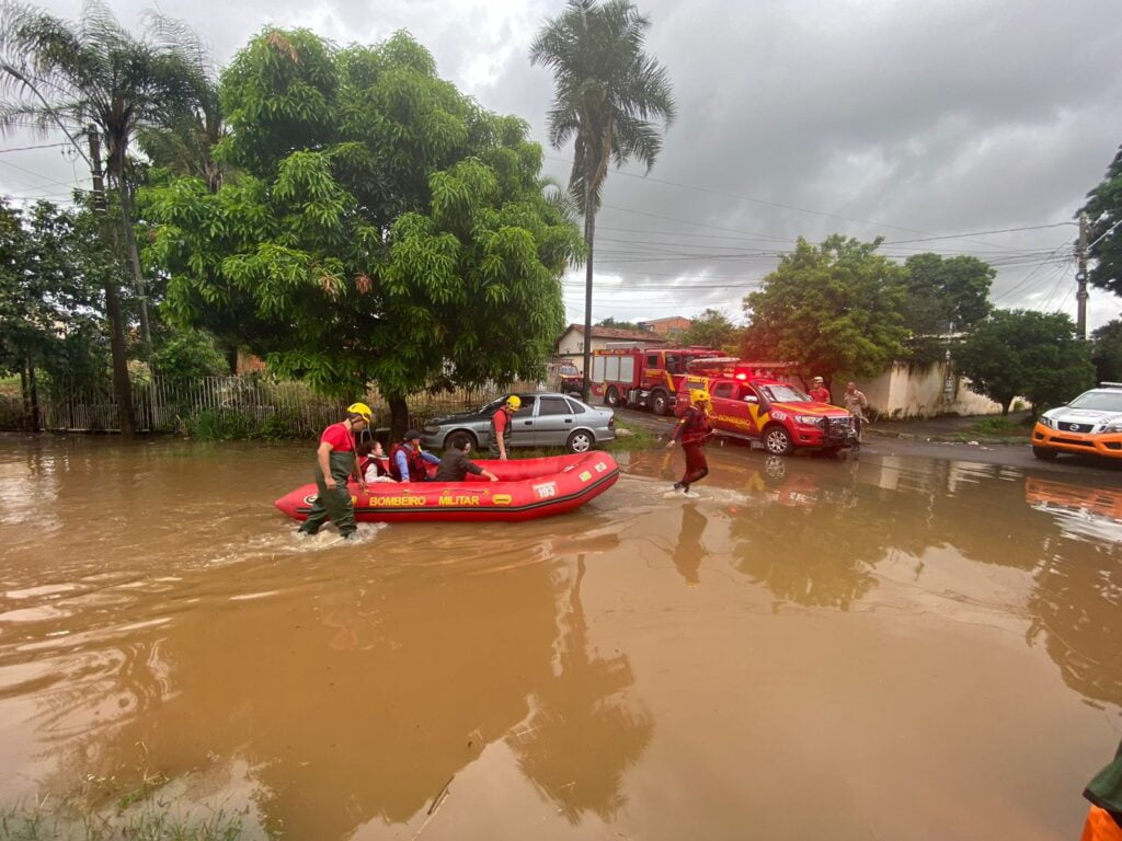 Temporada de chuvas fortes obriga Bombeiros a criarem operação especial durante enchentes