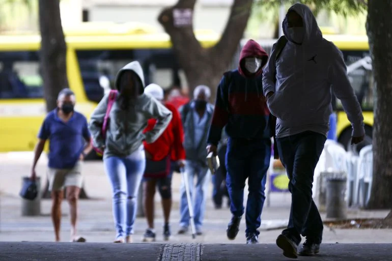 Goiânia terá a semana mais fria de novembro há quase 30 anos e estado tem alerta de tempestade; confira previsão