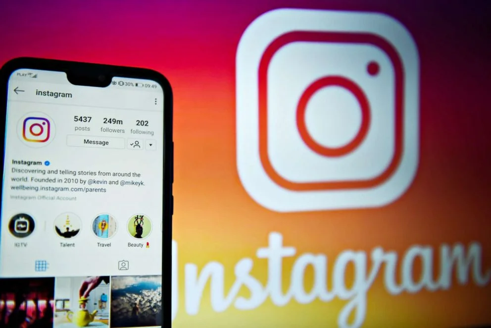 Falha na rede social está sendo relatada por usuários desde o começo da manhã. Em nota, Instagram noticiou que contar deve voltar a normalidade em até 24 horas