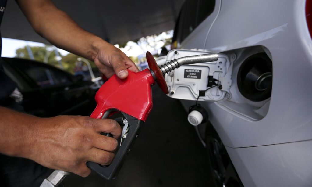 Combustíveis ficam mais caros em janeiro de 2023; entenda