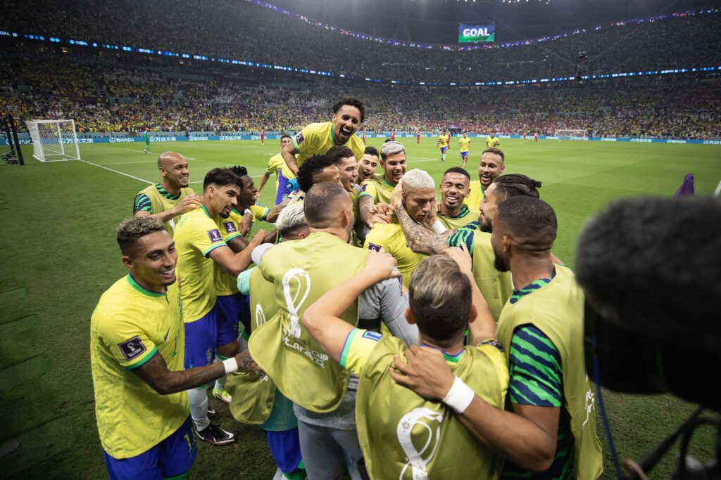 Sem Neymar, Brasil busca mais uma vitória na Copa