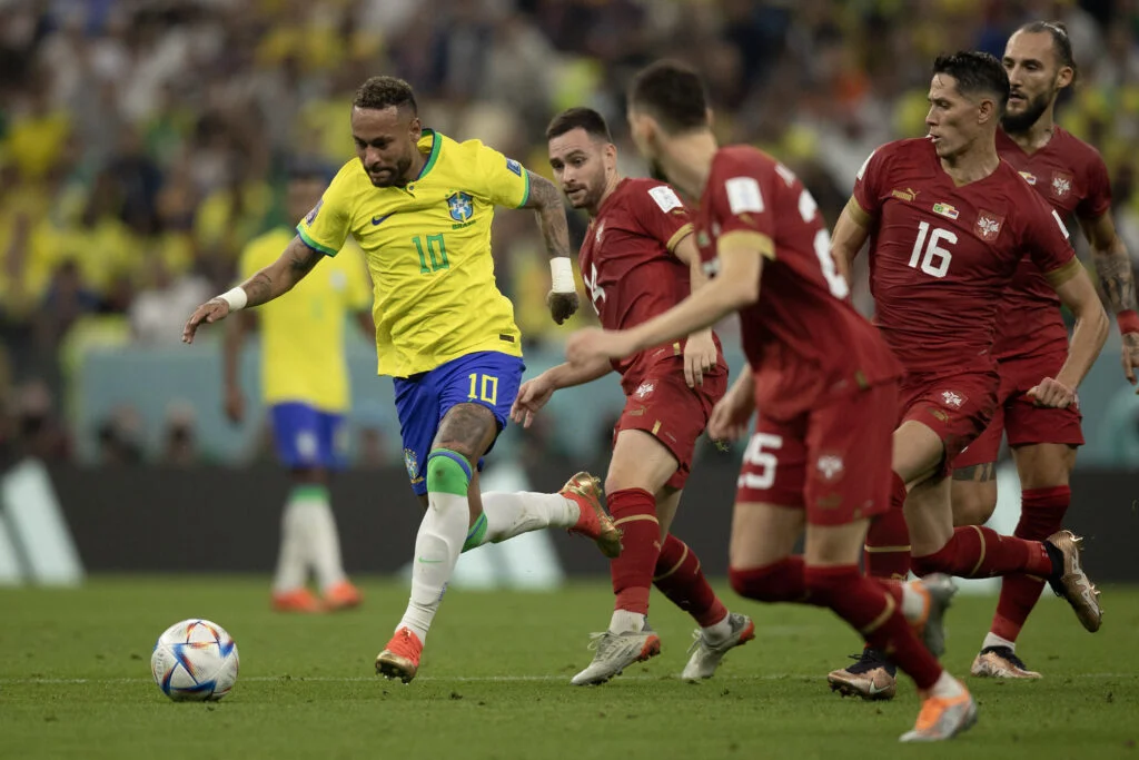 Neymar e Danilo estão fora da fase de grupos da Copa do Mundo