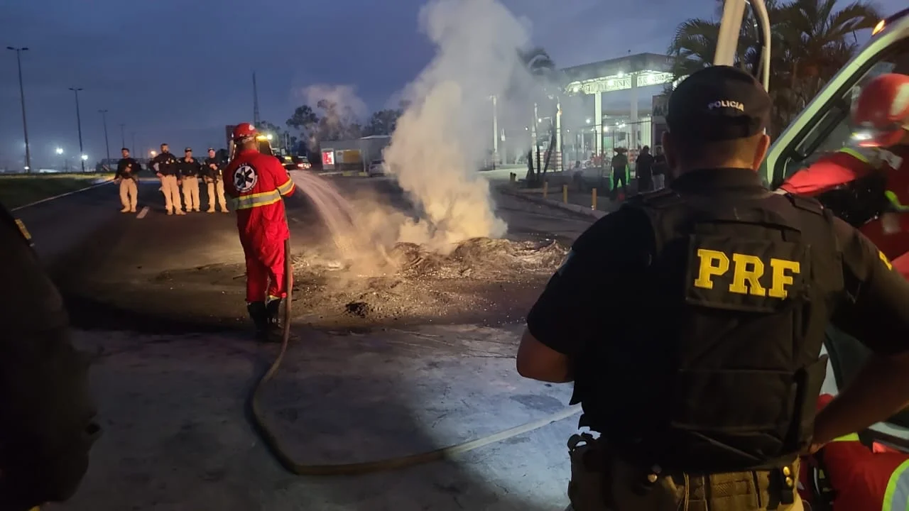 Rodovias de Goiás continuam interditadas após terceiro dia de protestos contra resultado das eleições