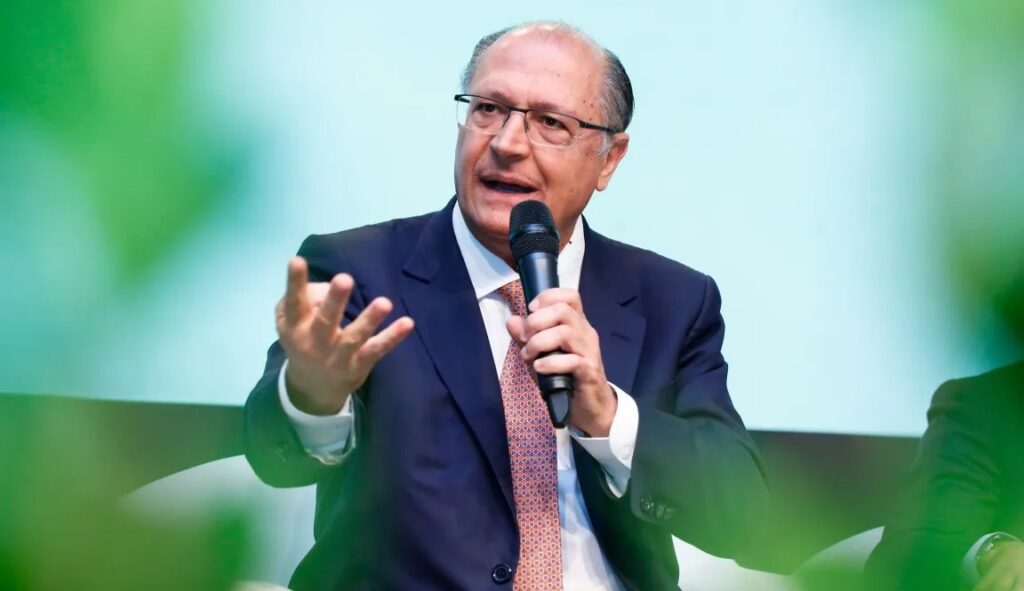 Em razão do quadro, Alckmin não cumpre agenda nesta segunda-feira (1º)