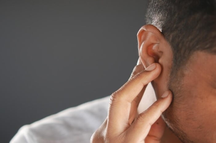 Novembro Laranja alerta para zumbidos no ouvido, que afetam 14% da população adulta mundial