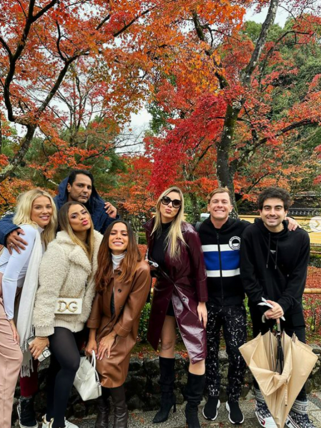 Anitta e amigos no japão