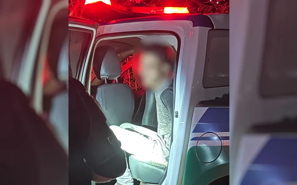 Bêbado, homem furtar ambulância para 'acertar contas' com amante da esposa em Nova Aurora