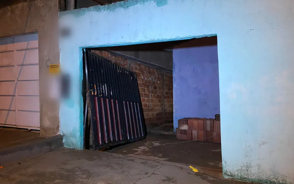 Caso Luana: Casa da mãe do suspeito de cometer crimes é incendiada por populares, em Goiânia