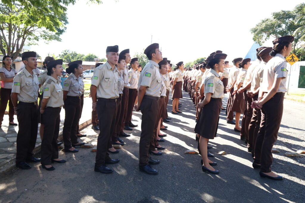 Seis escolas cívico-militares darão lugar a colégios militares em Goiás