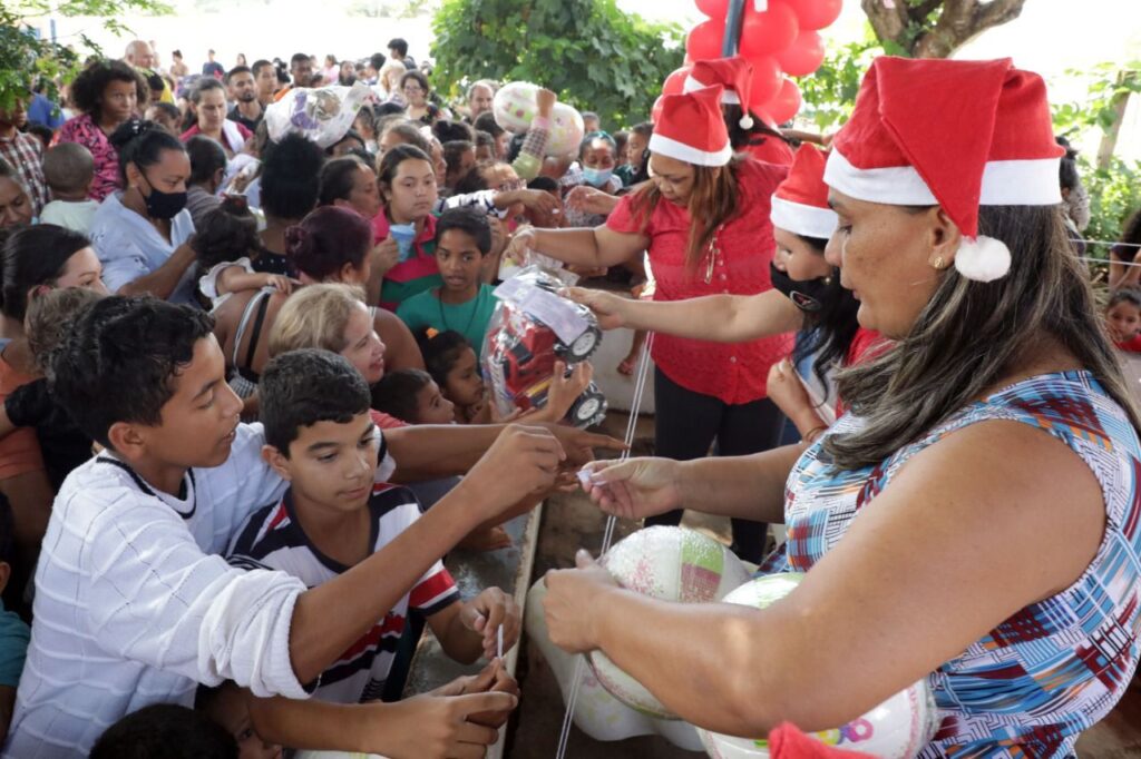 Governo de Goiás e OVG entregam 21 mil brinquedos do Natal do Bem