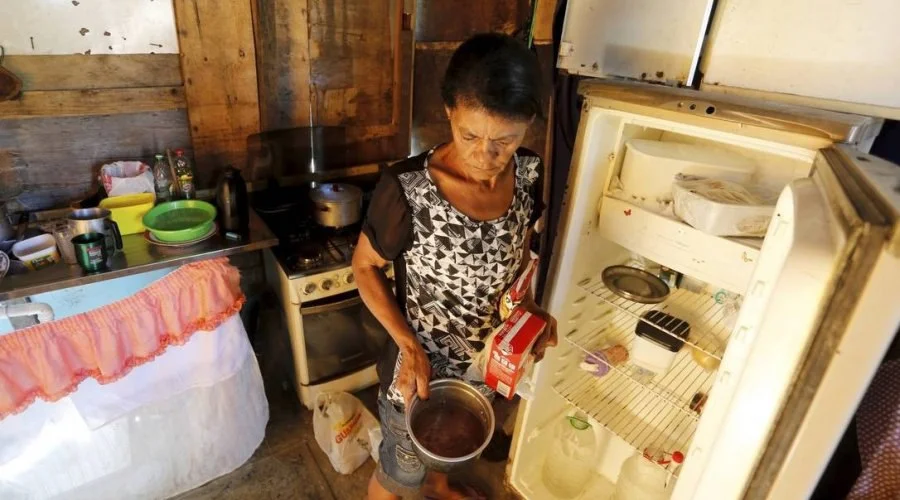 Em todo o País, a proporção de pretos e pardos abaixo da linha de pobreza (37,7%) é praticamente o dobro da estimativa de brancos (18,6%). (Foto/ Reprodução: O Globo)