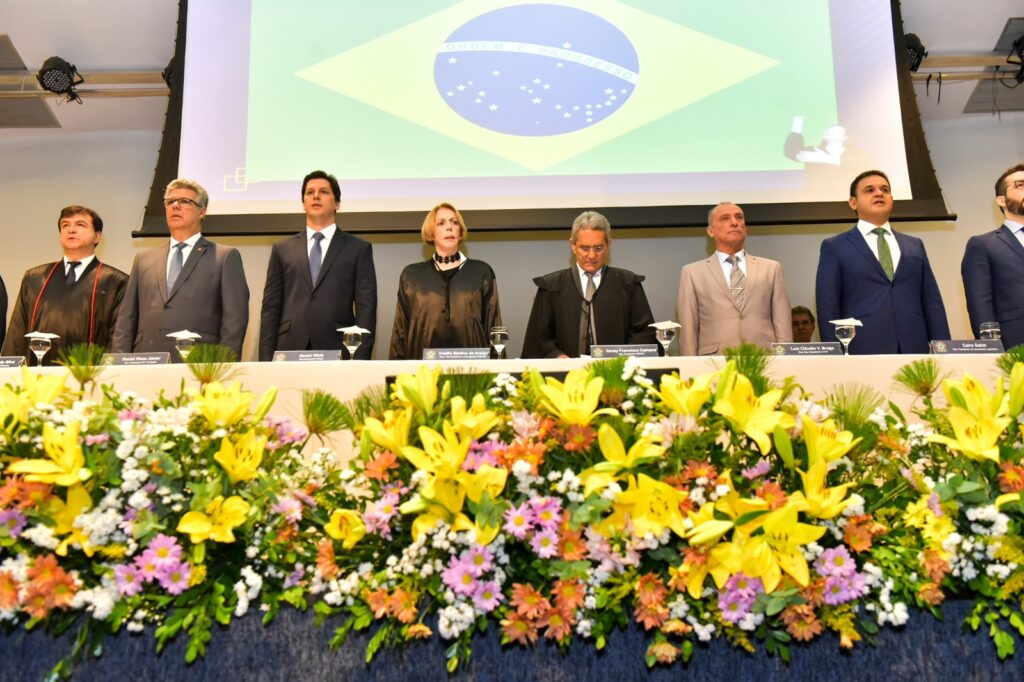 Eleitos em 2022 são diplomados em cerimônia do TCE Goiás