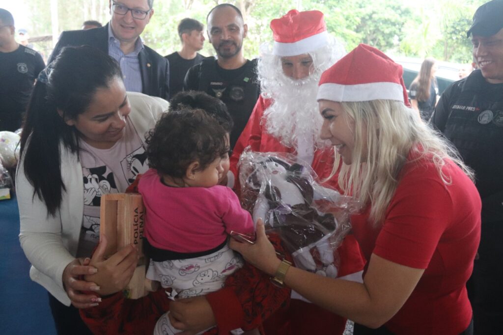 A Polícia Penal do Estado de Goiás realizou, na manhã desta quarta-feira, o Natal Esperança no Complexo Prisional de Aparecida de Goiânia
