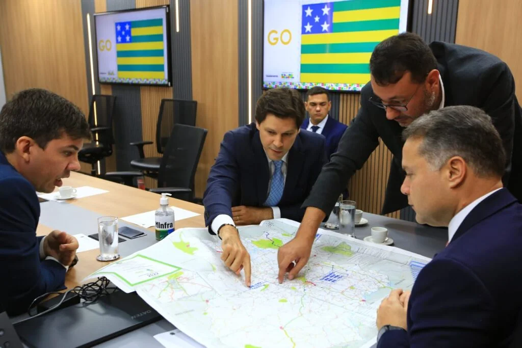 O vice-governador Daniel Vilela se reuniu com o ministro dos Transportes, Renan Filho, e apresentou demandas do Governo de Goiás para a melhoria da infraestrutura. Também participaram da agenda os presidentes da Agehab, Pedro Sales, e da Goinfra, Lucas Vissotto