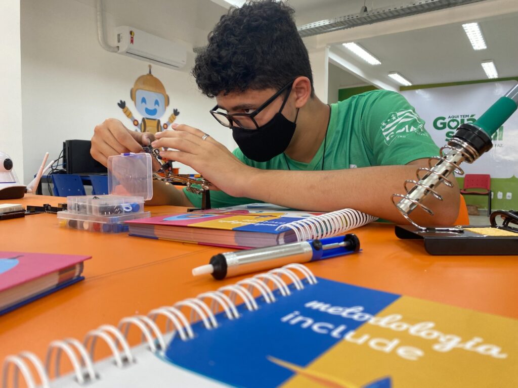 Goiás abre vagas para facilitador e monitores em programa de robótica