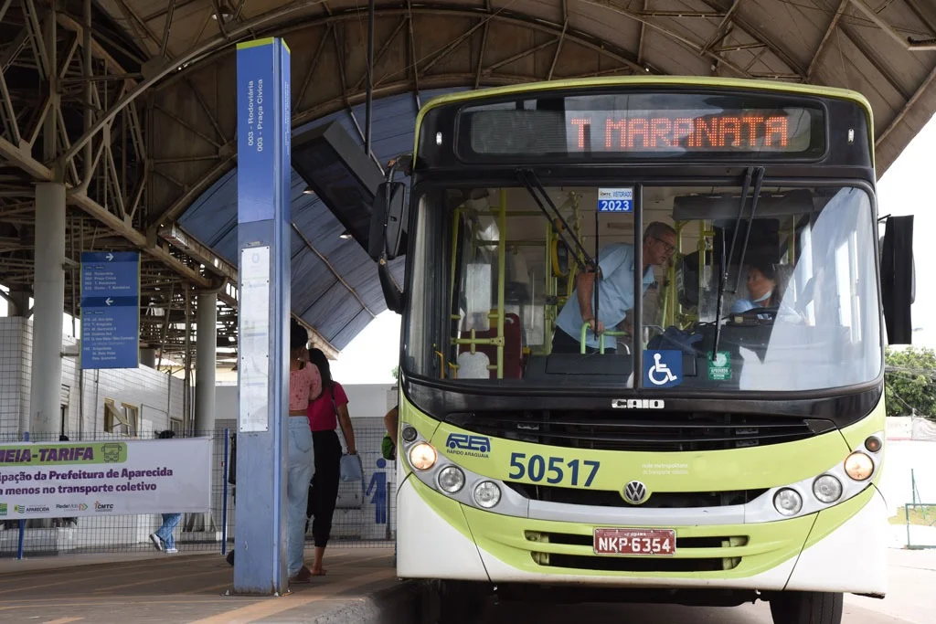 Empresas de transporte coletivo e motoristas entram em acordo e suspendem ameaça de greve