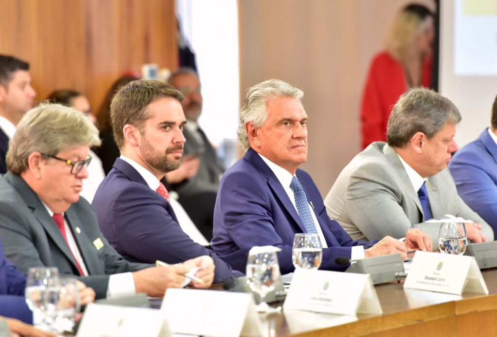 Governador Ronaldo Caiado em reunião com Lula e os 27 governadores