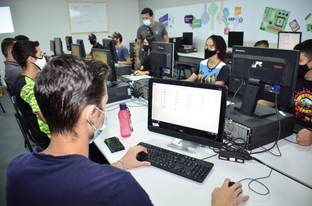 Governo de Goiás oferece 180 vagas gratuitas para cursos na área de tecnologia