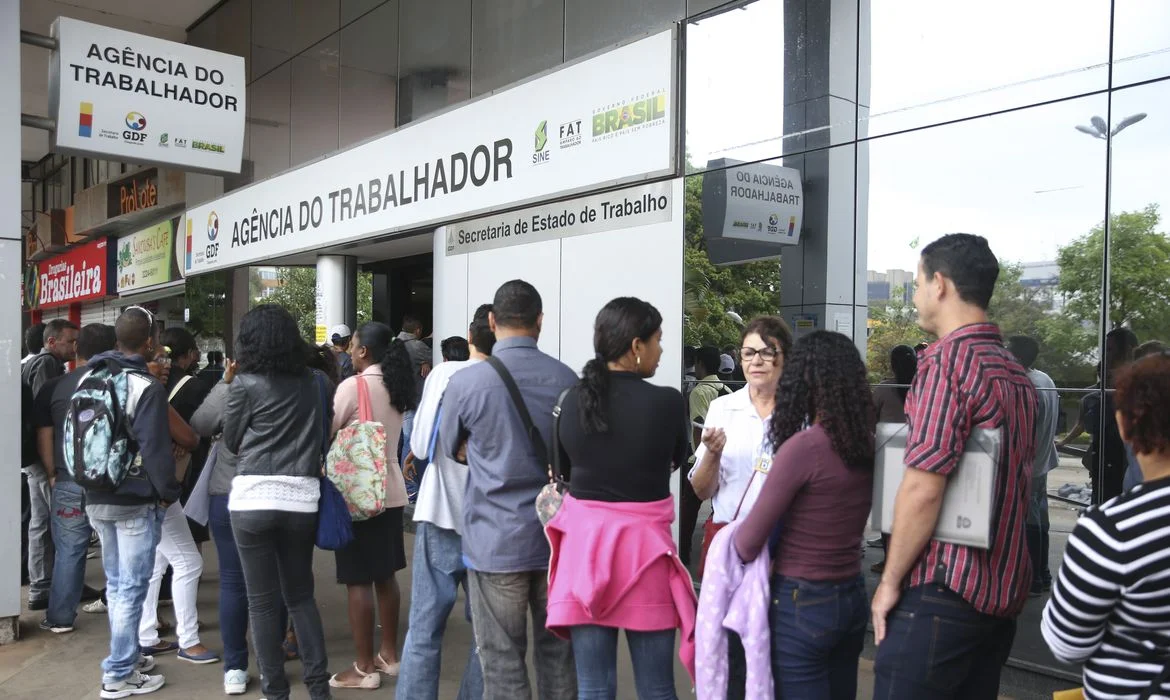 Taxa de desocupação no último trimestre é a menor do período desde 2014