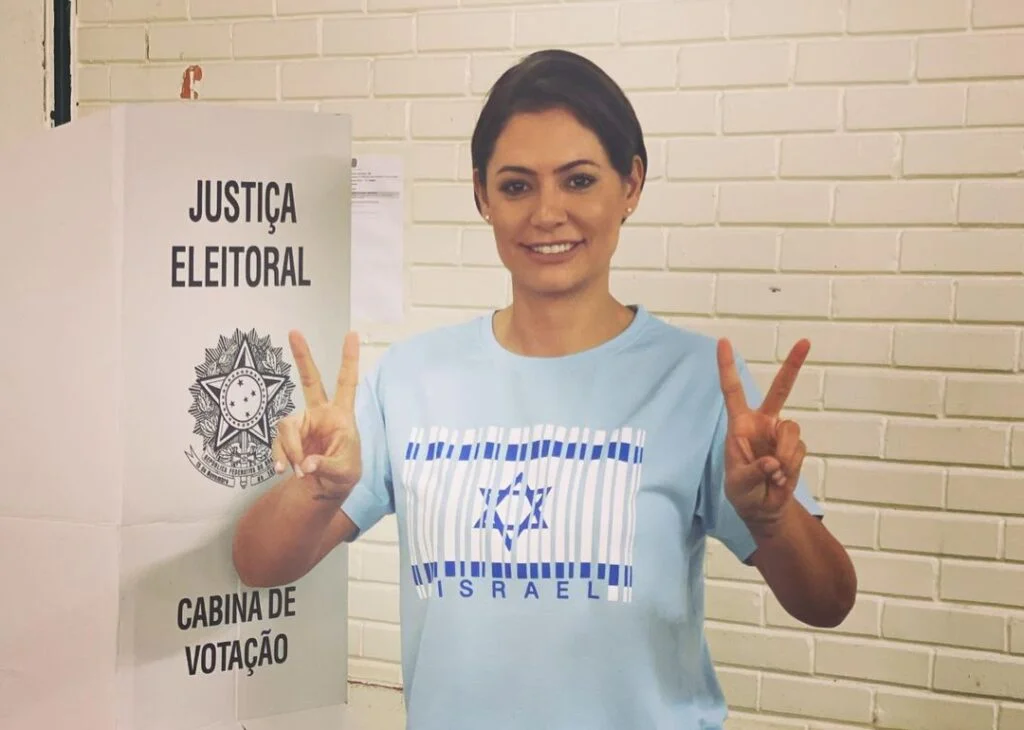 Michelle Bolsonaro não será presidente do Brasil, diz Lene Sensitiva