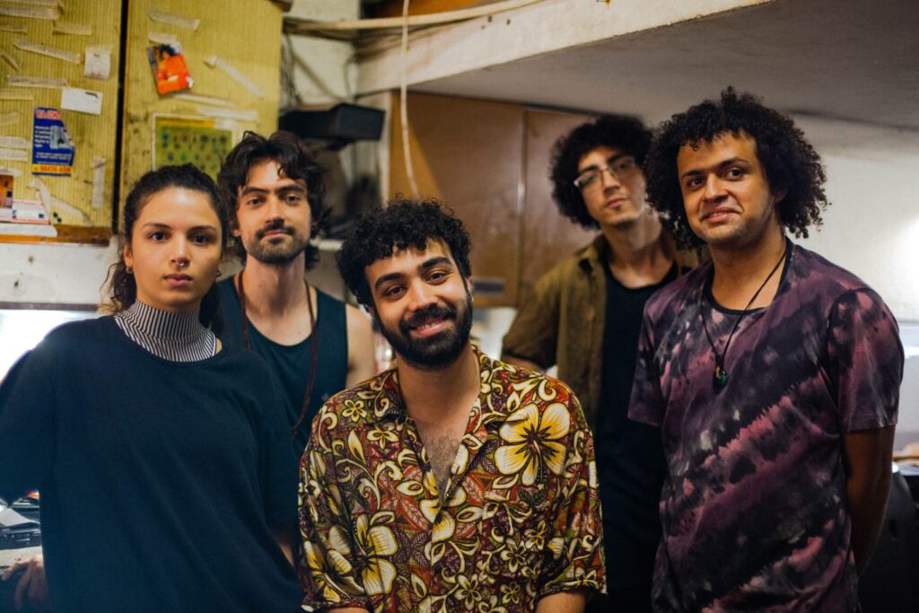 Banda goiana Chá de Gim lança nova música com parceria