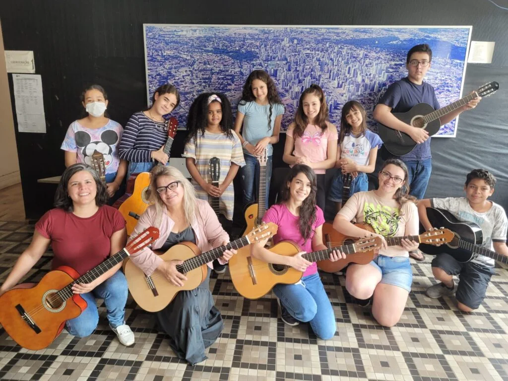 Prefeitura de Goiânia abre inscrições para cursos gratuitos de formação musical no Grande Hotel: violão, violino, viola clássica, musicalização, canto coral, canto popular, acordeom e teclas compõem as modalidades ofertadas às pessoas a partir de 09 anos de idade