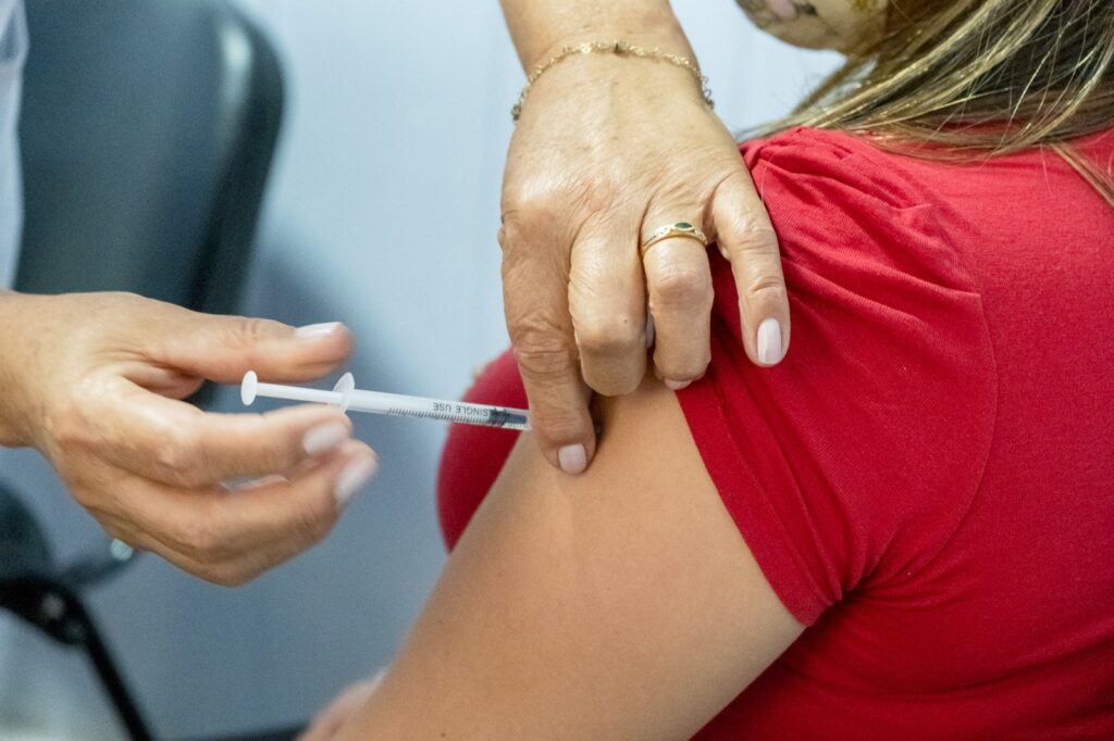 Doses em atraso podem comprometer o esquema vacinal e contribuir para o aumento de casos graves no período de festa