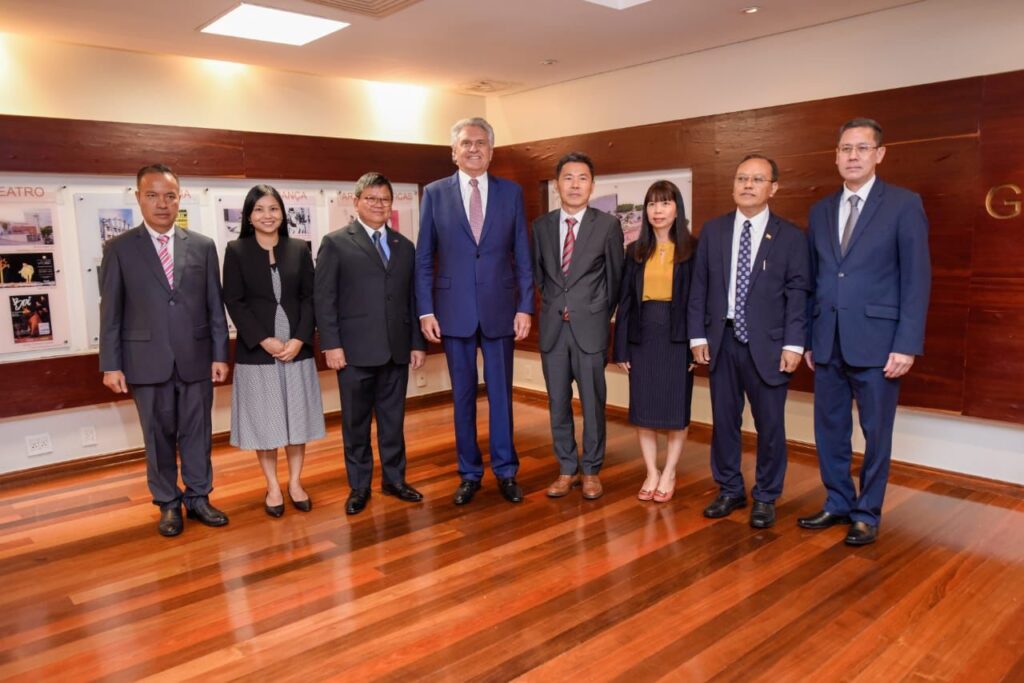 Caiado discute ampliação do comércio com embaixadores asiáticos