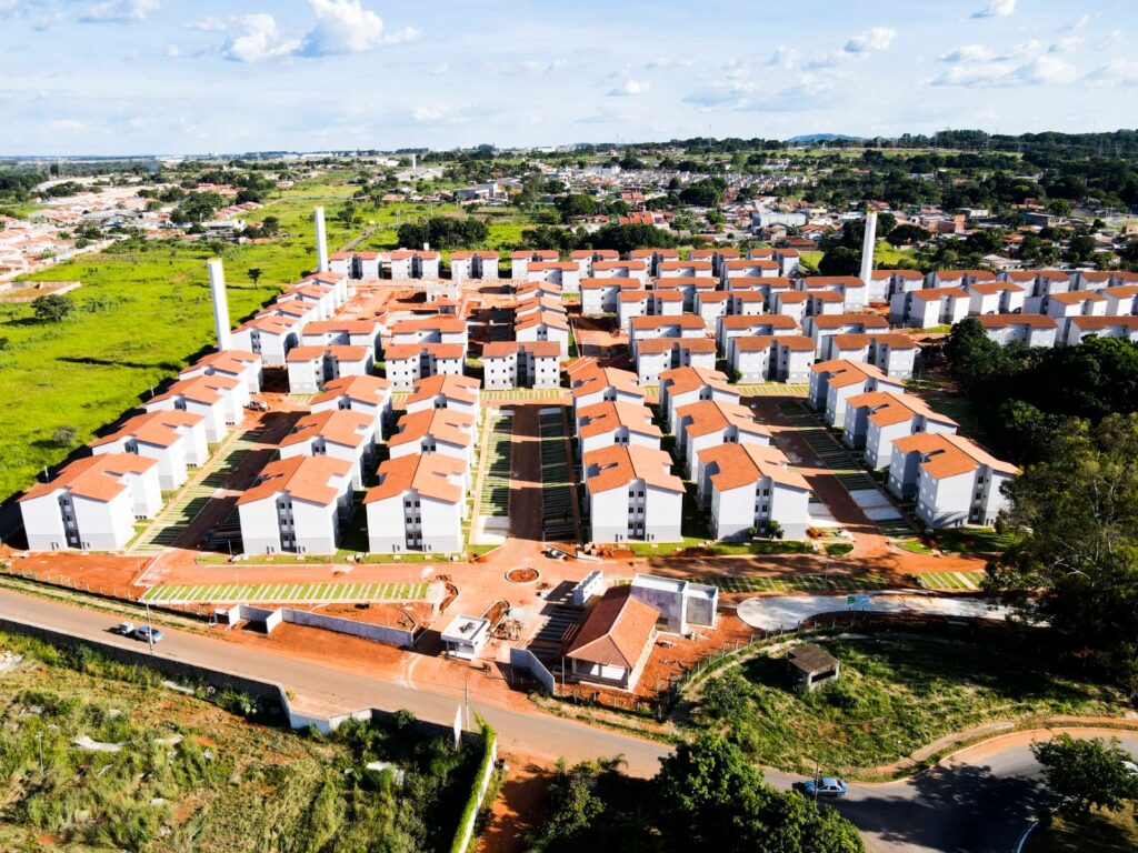 Governo de Goiás entrega 300 moradias em Aparecida de Goiânia