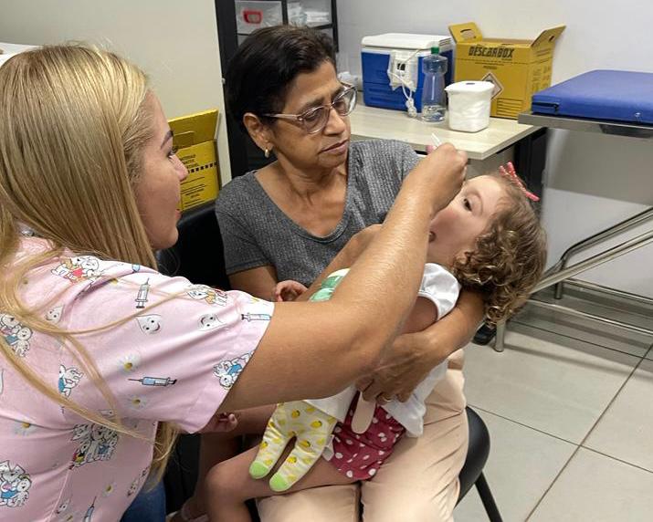 Testagem ampliada é ofertada em cinco regiões da capital, com dois pontos por dia. Vacinação contra Covid-19, Influenza e de rotina está disponível em duas unidades, em regime de plantão, até quarta-feira às 14h.