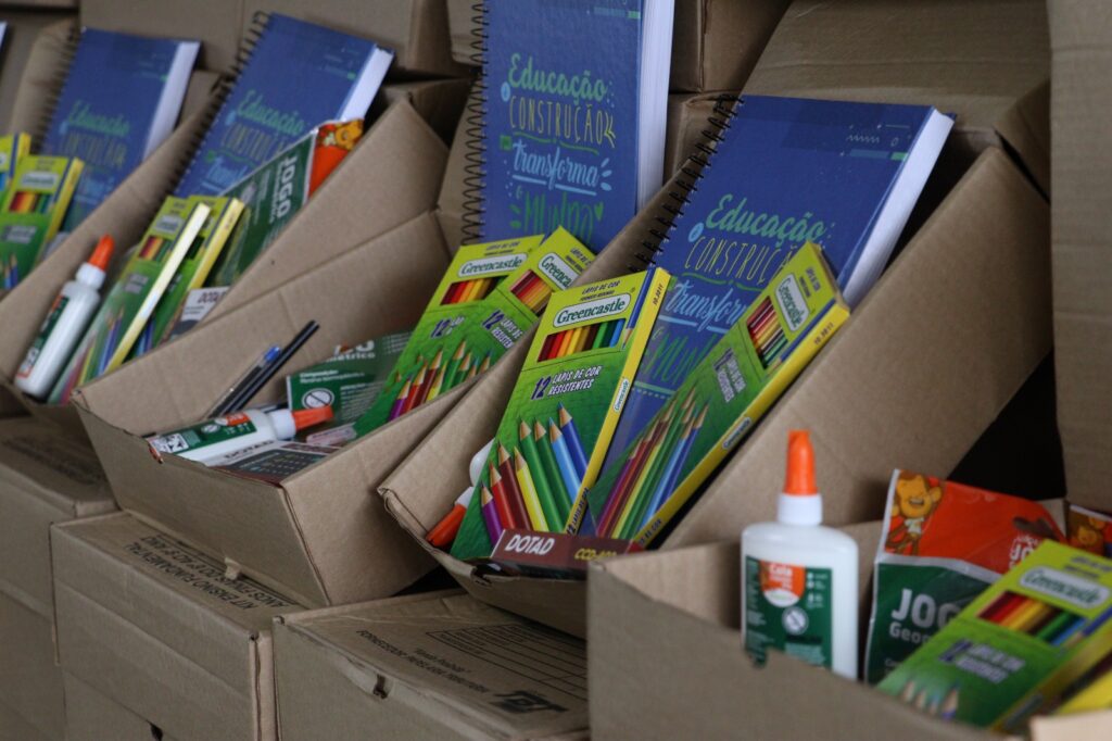 Prefeitura de Goiânia finaliza entrega de kits de material escolar em todas as instituições do ensino fundamental da Rede Municipal de Educação: