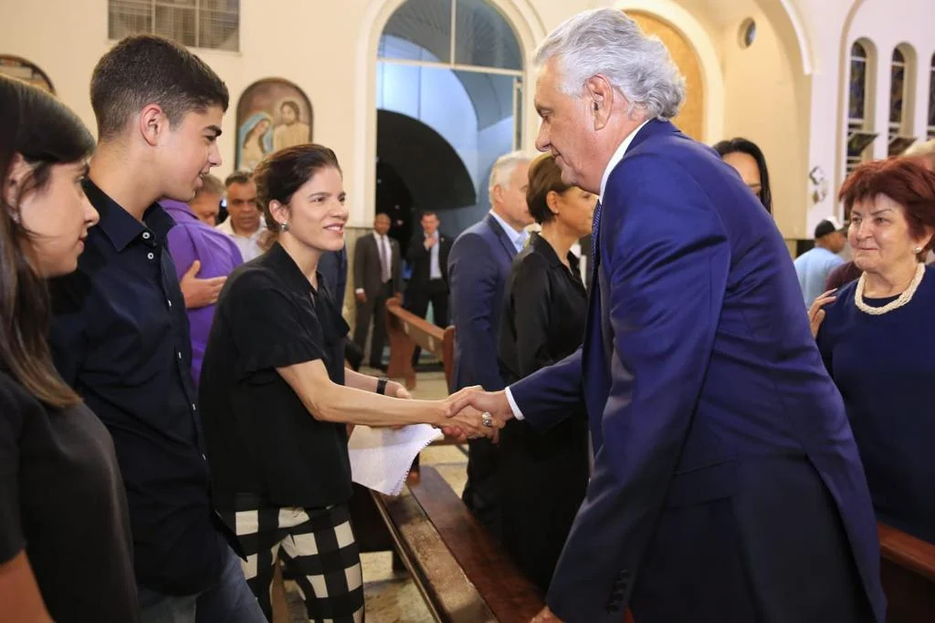 “Foi uma guerreira na defesa de Goiás”, declara Caiado na missa de sétimo dia de Dona Iris