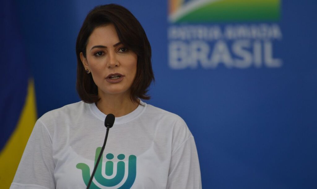 Michelle Bolsonaro explica onde estão móveis do Alvorada e critica Lula e Janja