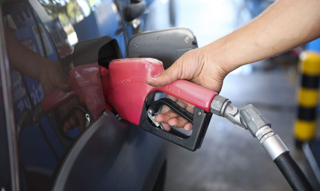 Gasolina deve ficar mais de 7% mais barata a partir de junho