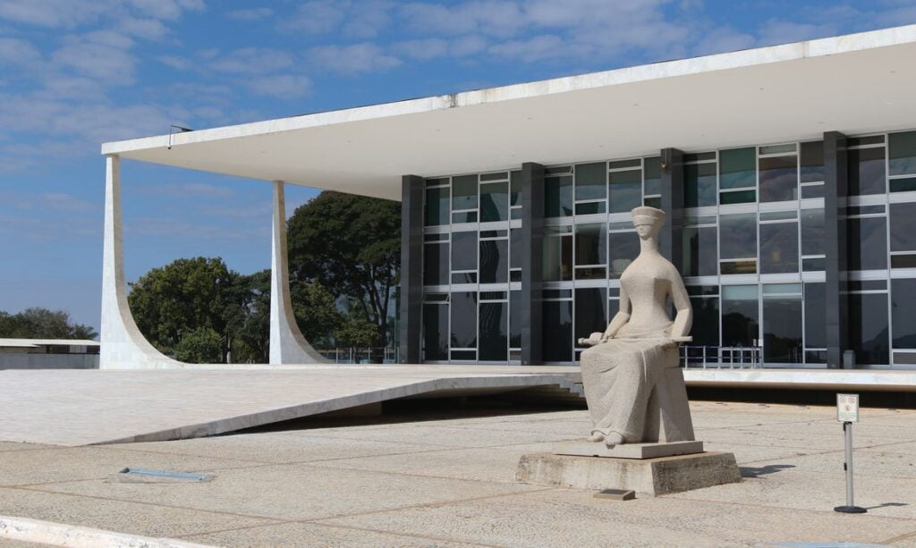 Metade dos juízes brasileiros afirma já ter sofrido ameaça à vida