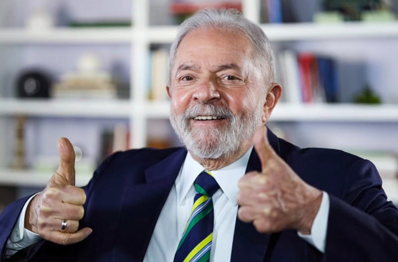 Após dez dias afastado por pneumonia, Lula retorna aos trabalhos no Planalto