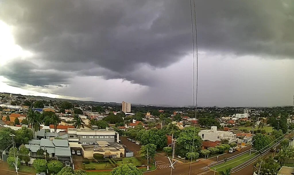 Feriado da Páscoa gera expectativa de pancadas de chuva em Goiás