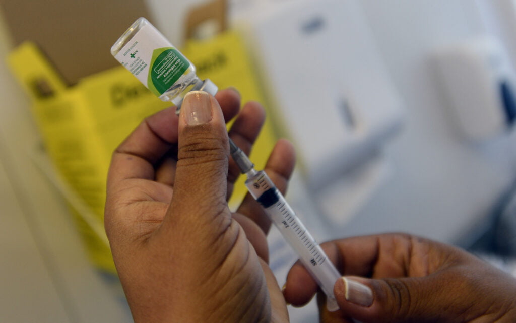 Vacinação contra gripe começa em Goiás, com aplicações em clínicas particulares