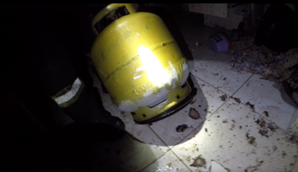 Explosão de botijão de gás destrói parte de apartamento em Goiânia
