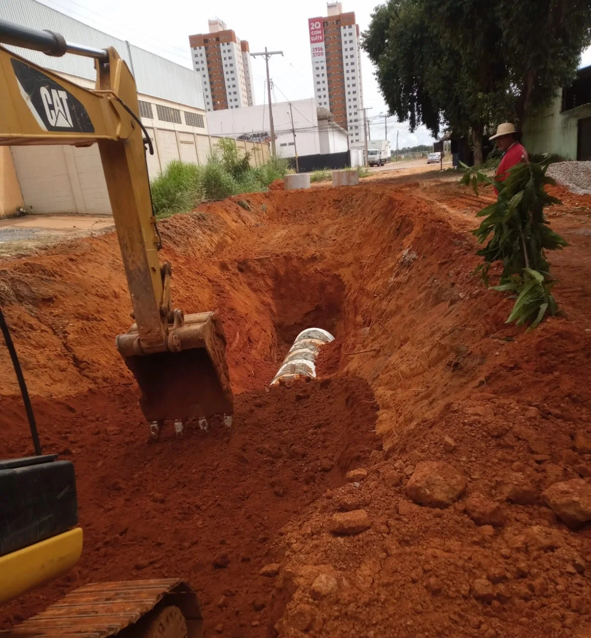 Prefeitura de Goiânia, por meio da Secretaria Municipal de Infraestrutura Urbana (Seinfra), executa obras de drenagem pluvial e pavimentação asfáltica