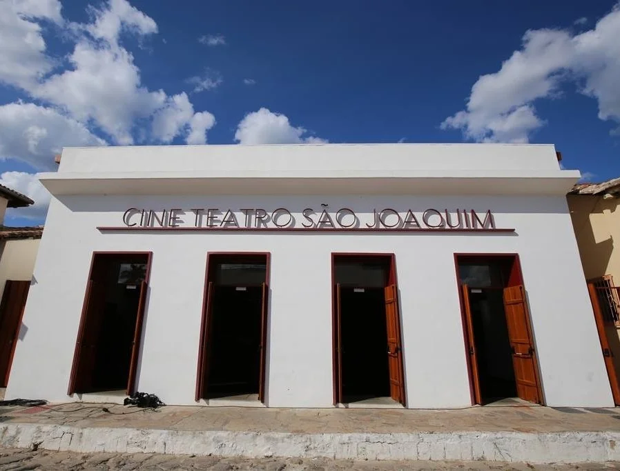 Entrada do Cine Teatro São Joaquim na cidade de Goiás